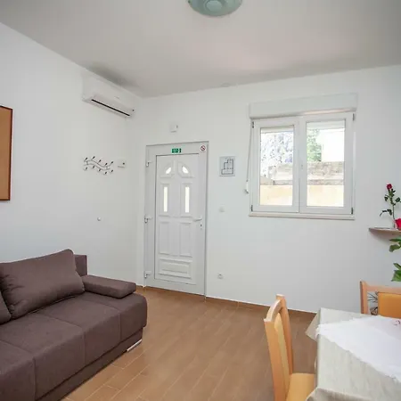 Apartmán Ap Punta Next To Sandy Beach, With Garden *