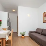 Ap Punta Next To Sandy Beach, With Garden Apartman Omiš