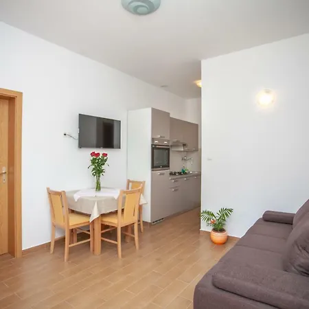 Ap Punta Next To Sandy Beach, With Garden Omis