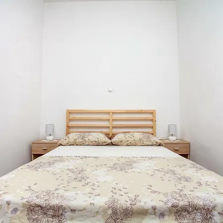 Apartment Ap Punta Next To Sandy Beach, With Garden *