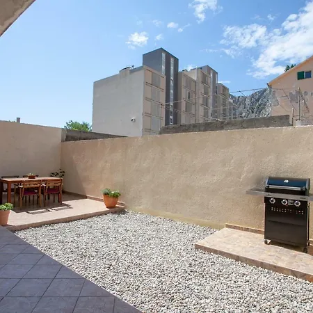 Apartment Ap Punta Next To Sandy Beach, With Garden