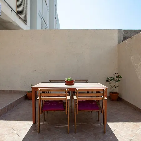 Apartment Ap Punta Next To Sandy Beach, With Garden *