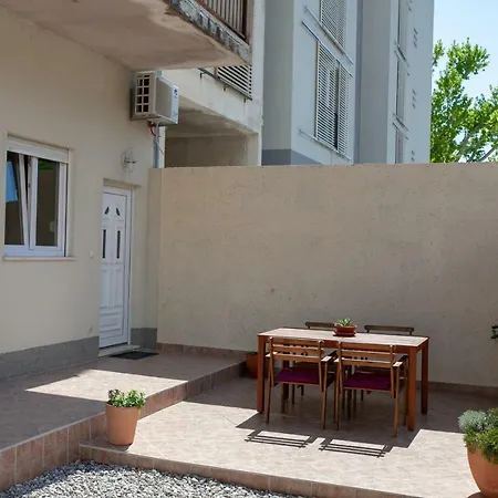 Apartment Ap Punta Next To Sandy Beach, With Garden