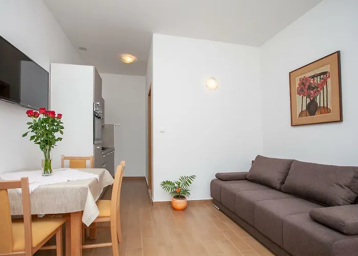 Ap Punta Next To Sandy Beach, With Garden Apartment Omiš