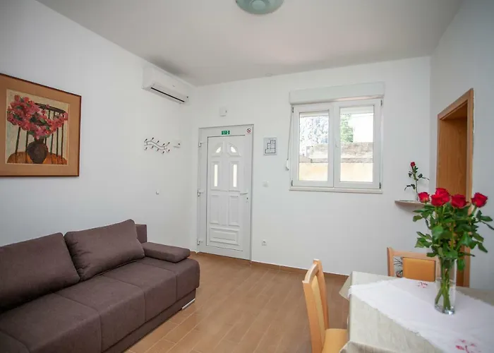 Apartment Ap Punta Next To Sandy Beach, With Garden *