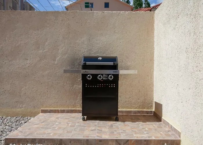 Apartment Ap Punta Next To Sandy Beach, With Garden