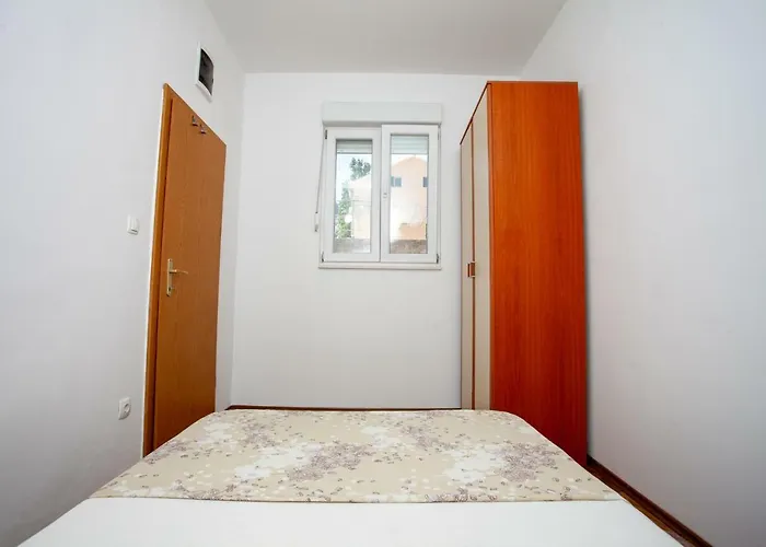 Apartment Ap Punta Next To Sandy Beach, With Garden *