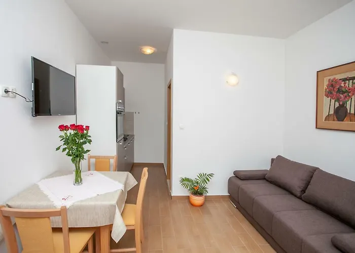 Apartment Ap Punta Next To Sandy Beach, With Garden *