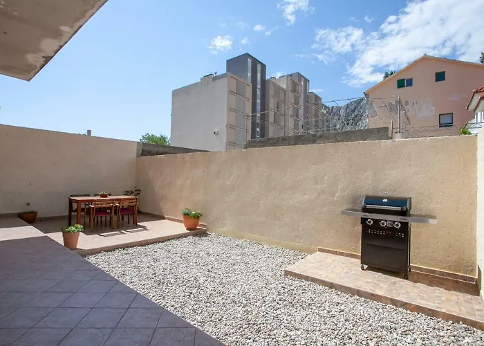 Apartment Ap Punta Next To Sandy Beach, With Garden