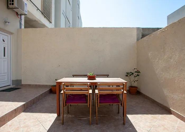 Apartment Ap Punta Next To Sandy Beach, With Garden *