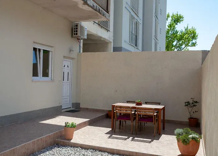 Apartment Ap Punta Next To Sandy Beach, With Garden