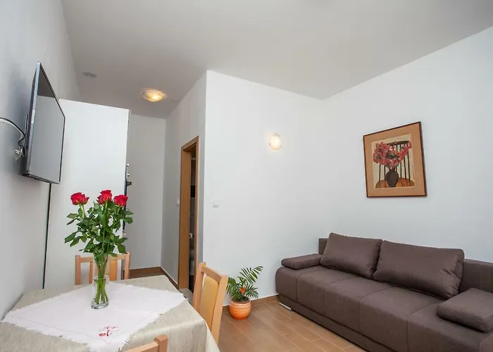 Apartment Ap Punta Next To Sandy Beach, With Garden *